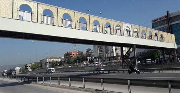 Τουρκία: Κατεδαφίζουν πεζογέφυρα επειδή το ζήτησε 80χρονη