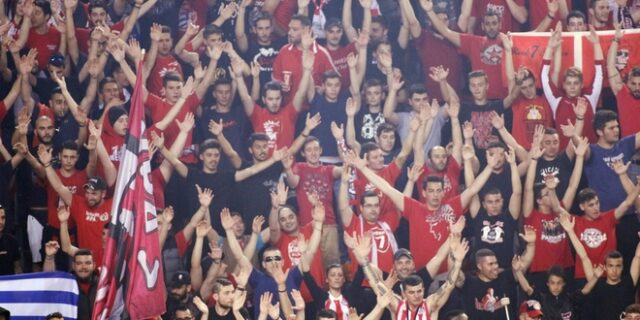 Χειραψία μετά την πρόκριση