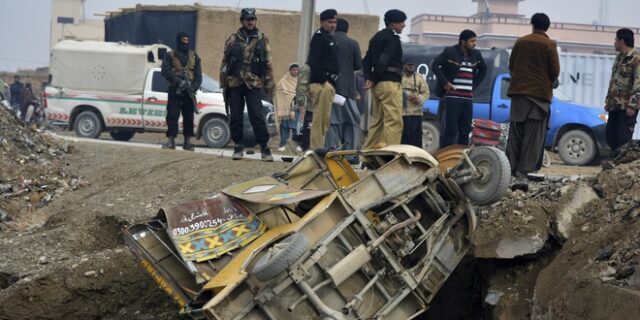 Πακιστάν: Τουλάχιστον ένας νεκρός και 17 τραυματίες από πυρά στη συνοριακή γραμμή