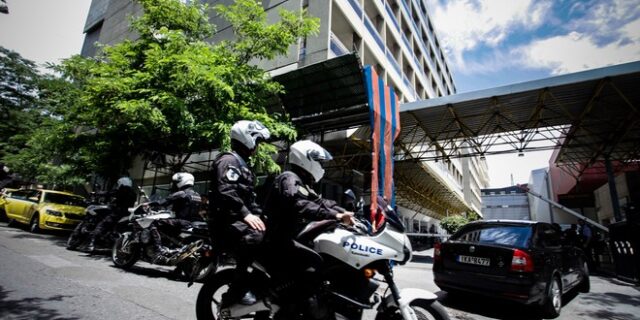 Εξιτήριο για τους συνοδούς του Λουκά Παπαδήμου