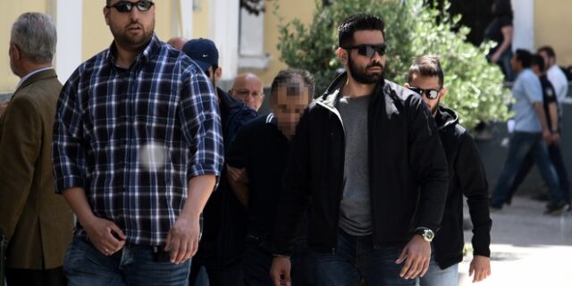 Φροντίδα για το δίδυμο αδελφό της μικρής Στέλλας