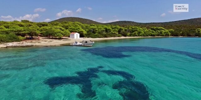 Βίντεο: Αυτός ο τιρκουάζ παράδεισος είναι μόλις 2 ώρες από την Αθήνα