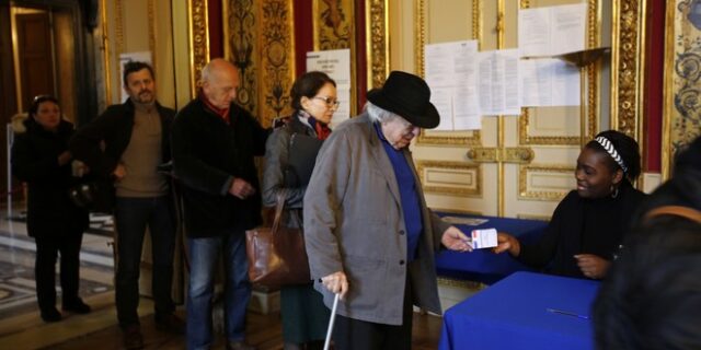Exit polls εκτός Ευρώπης: Σαφής επικράτηση Μακρόν