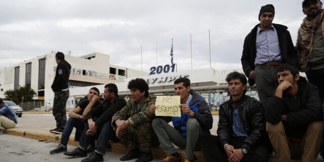 ΕΕΔΑ: Να απομακρυνθούν άμεσα οι πρόσφυγες από το Ελληνικό
