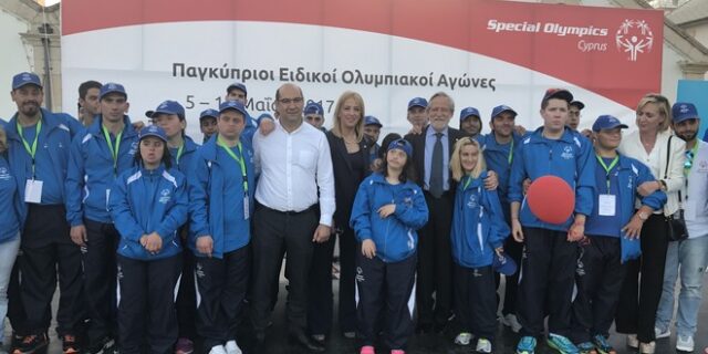 Η Ρένα Δούρου μαθαίνει από τη δύναμη των αθλητών των Special Olympics