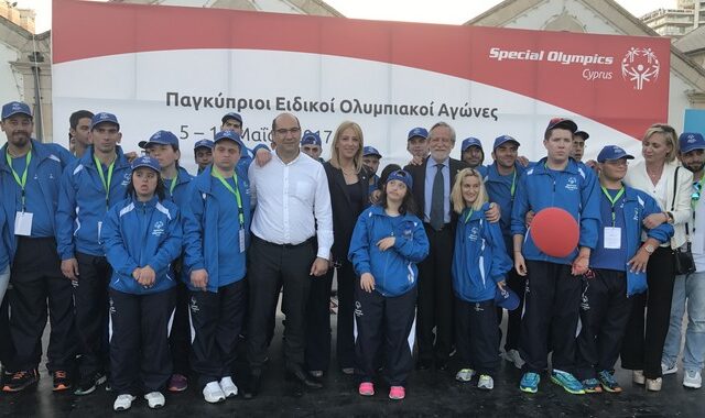 Η Ρένα Δούρου μαθαίνει από τη δύναμη των αθλητών των Special Olympics