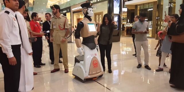 Ο πρώτος Robocop του πλανήτη έπιασε δουλειά