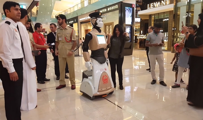 Ο πρώτος Robocop του πλανήτη έπιασε δουλειά