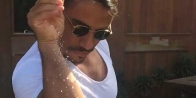 Αυτός ο Τούρκος σεφ το ‘αλατίζει το φαγητό’