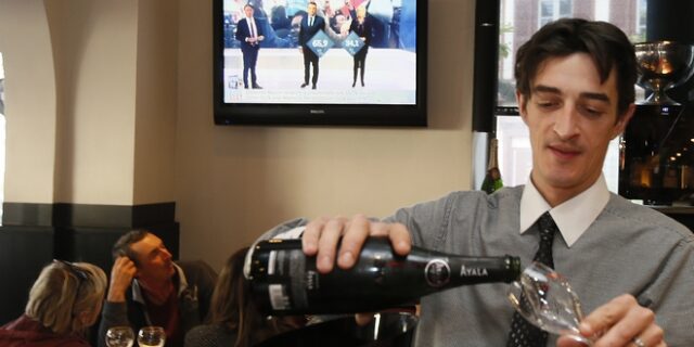 Μεγάλη νίκη Μακρόν. Βαθιά ανάσα για την Ευρώπη