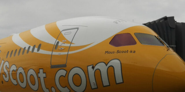 Scoot: Έκανε τον μουσακά αεροπλάνο για χάρη της Ελλάδας