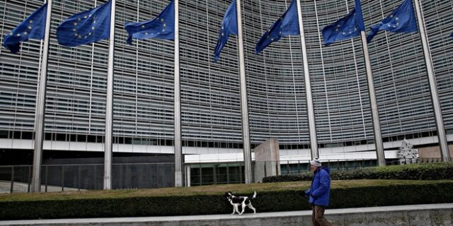 Η Κομισιόν χαμηλώνει τον πήχη της ανάπτυξης για την Ελλάδα