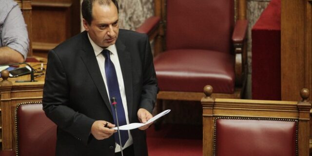Σπίρτζης: Τέλος οι γκρίζες ζώνες στις εταιρείες διαμεσολάβησης ταξί