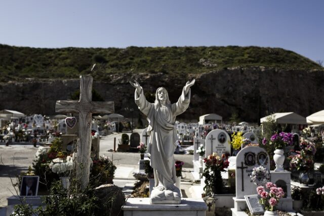 Έρχονται ιδιωτικά αποτεφρωτήρια νεκρών