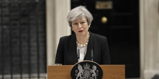 Μέι: Γνωρίζουμε τον δράστη της ‘αρρωστημένης’ επίθεσης στο Μάντσεστερ