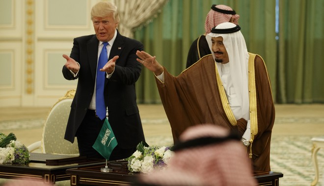 Τραμπ στη Σαουδική Αραβία: Συμφωνία 110 δισ. δολαρίων για εξοπλιστικά