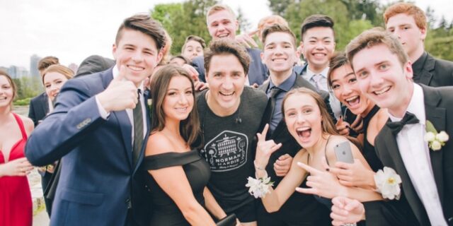 Όταν ο αθλητής Τριντό έκανε ‘photobombing’ σε τελετή αποφοίτησης