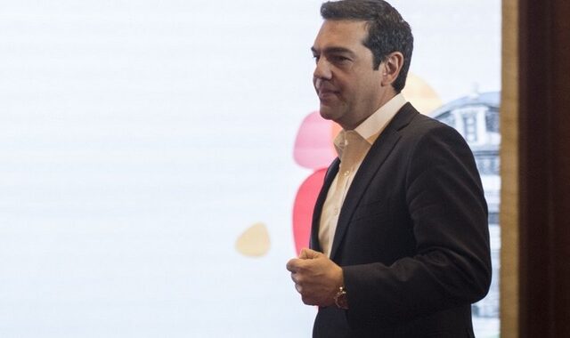 Μαξίμου: Ψυχραιμία και αισιοδοξία, παρά την εμπλοκή