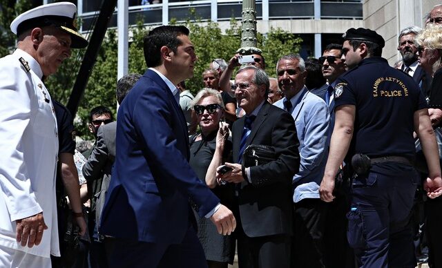 Η ΝΔ καταδικάζει τις αποδοκιμασίες κατά Τσίπρα στην κηδεία του Κωνσταντίνου Μητσοτάκη