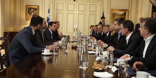 Τσίπρας σε περιφερειάρχες: Να σχεδιάσουμε μαζί την επόμενη ημέρα