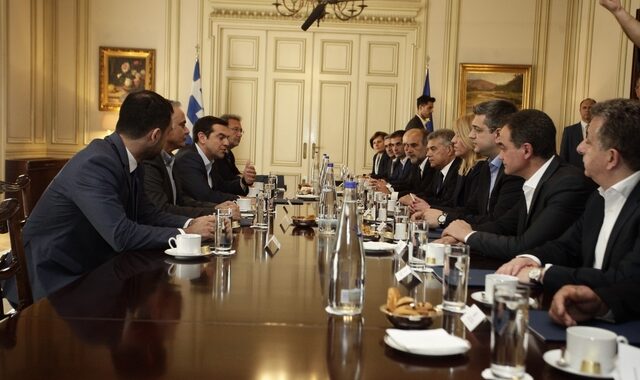 Τσίπρας σε περιφερειάρχες: Να σχεδιάσουμε μαζί την επόμενη ημέρα