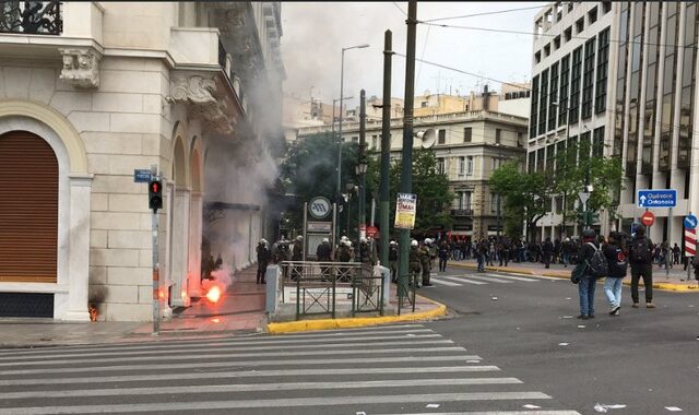 Γενική απεργία ΓΣΕΕ – ΑΔΕΔΥ:  Επεισόδια στο Σύνταγμα