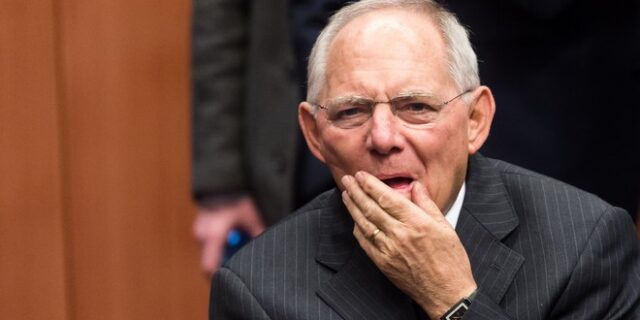 Λύση στο ζήτημα του χρέους αναμένει ο Σόιμπλε