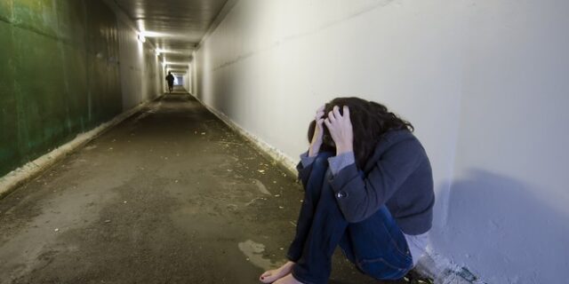 Ποινή – ‘χάδι’ σε νεαρό που νάρκωνε και βίαζε την 16χρονη αδερφή του