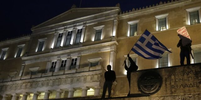 Τα γαλλικά ΜΜΕ βλέπουν λύση στο ελληνικό χρέος