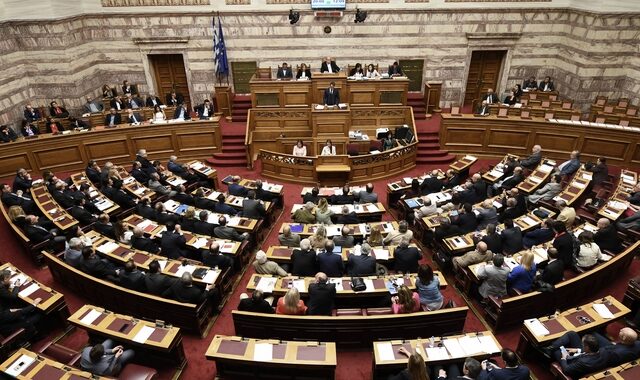 Βουλή: Αποσύρθηκε ρύθμιση για απαλλαγή φόρου υπεραξίας