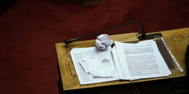 Ψηφίστηκε το πολυνομοσχέδιο με 153. Η μπάλα στους δανειστές