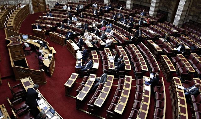 Κοινοβουλευτική πηγή: “Δεν ωφελήθηκαν οι ΣΥΡΙΖΑίοι, ωφελήθηκαν οι πάντες”