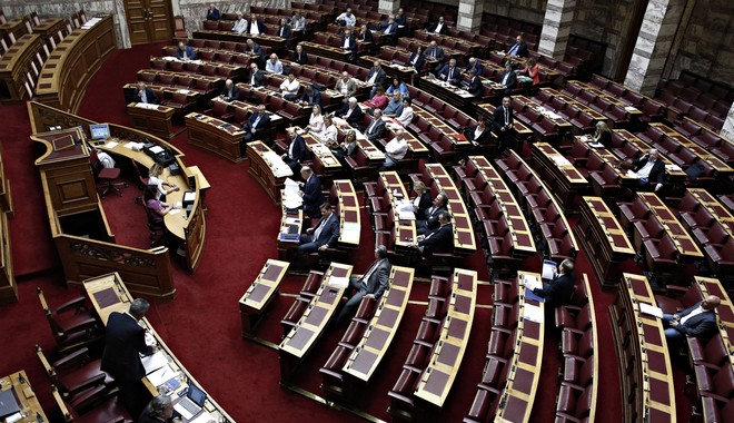 Κοινοβουλευτική πηγή: “Δεν ωφελήθηκαν οι ΣΥΡΙΖΑίοι, ωφελήθηκαν οι πάντες”
