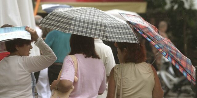 Χαλάει ο καιρός το Σαββατοκύριακο: Έρχονται καταιγίδες και χαλάζι