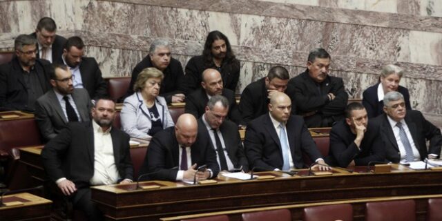 Όταν οι χρυσαυγίτες χτυπούν και προκαλούν