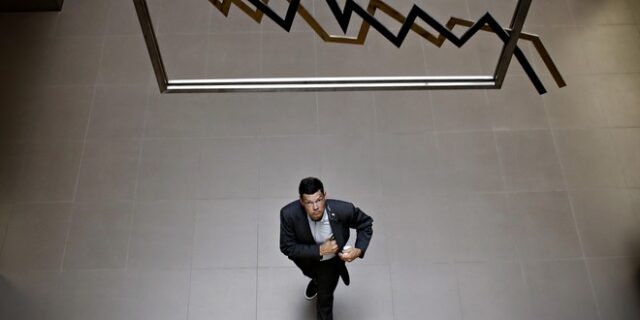 Τριπλή ώθηση από τους Οίκους Αξιολόγησης για ‘καθαρή έξοδο’