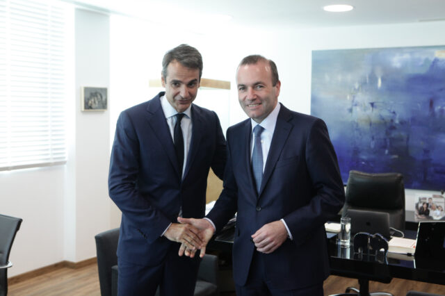 Μητσοτάκης σε Βέμπερ: Με την κυβέρνηση Τσίπρα οι θυσίες των Ελλήνων πάνε χαμένες