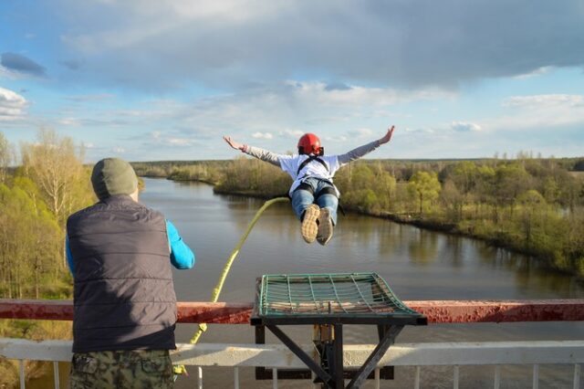 Νεκρή 17χρονη σε bungee-jumping από τα ‘κακά’ αγγλικά του εκπαιδευτή