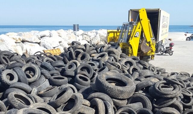 Περισσότερα από 2.000 πεταμένα λάστιχα μάζεψαν στην Αλόννησο