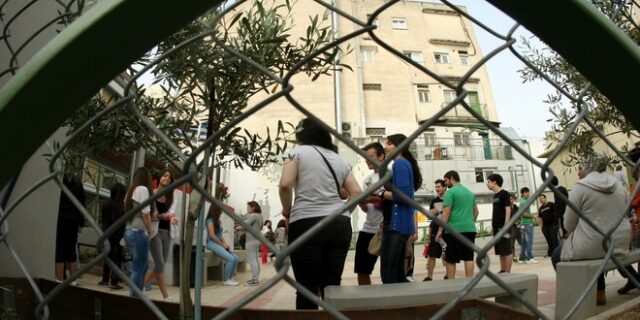Απουσιολόγιο τέλος στα σχολεία. Ενημέρωση με SMS στους γονείς