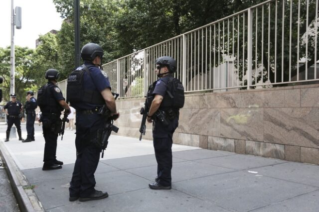Λευκός αστυνομικός πυροβόλησε μαύρο συνάδελφό του για ‘λόγους ασφαλείας’