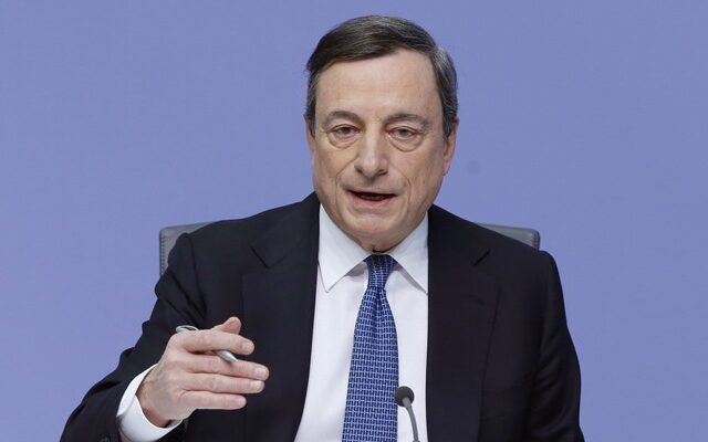 Ο Ντράγκι κατεβάζει τις προσδοκίες για το χρέος