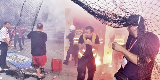 Επεισόδια εντός και εκτός ΣΕΦ με δυνάμεις των ΜΑΤ
