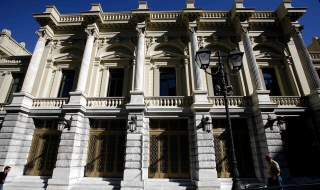 Το Εθνικό Θέατρο εγκαλεί τους εργαζομένους του για τις στάσεις εργασίας