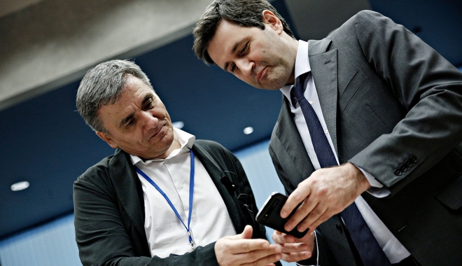 ‘Φρέσκα δισ. για την Ελλάδα’: Τι γράφουν διεθνή ΜΜΕ για την απόφαση του Eurogroup