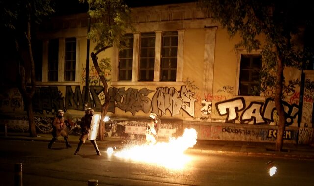 Μολότοφ και ένταση τη νύχτα στα Εξάρχεια