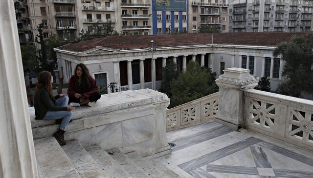 Σχέδιο νόμου: Επαναφορά ασύλου και δωρεάν μεταπτυχιακά