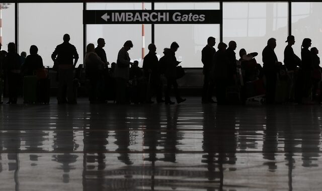 Οι Ιταλοί μεταναστεύουν μαζικά στο εξωτερικό για δουλειά