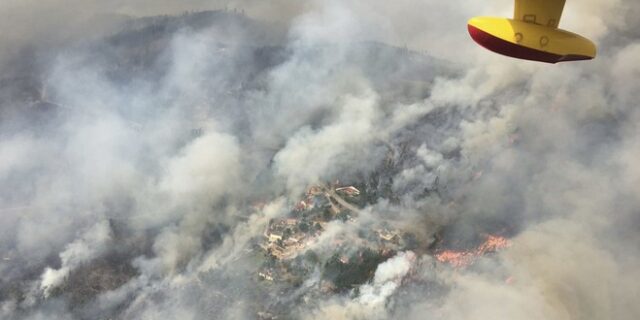 Υπό μερικό έλεγχο η πυρκαγιά στη Μεσσηνία στην περιοχή της Άνω Μέλπειας