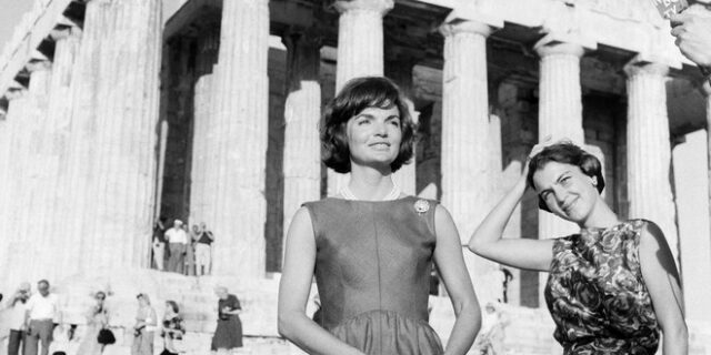 Μαθήματα ιστορίας: Όταν η Τζάκι Κένεντι επισκεπτόταν τον Παρθενώνα
